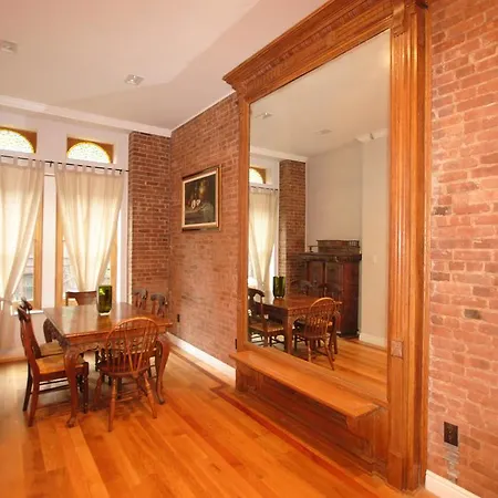 Historic Harlem Duplex Appartamento